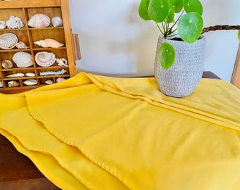 Bright yellow round vintage table cloth. 1.8m across and in good vintage condition with no stains or marks.