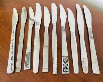 1970s retro stainless steel mix and match set of  10 knives. All in good vintage condition