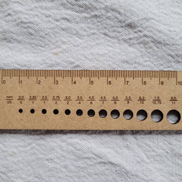 Lineal und Nadelmaß - ruler and needle gauge