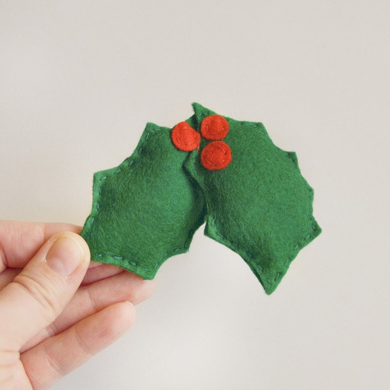 Christmas cat toys Catnip cat toys holly leaves Felt cat image 1