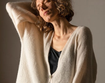 Handmade Vintage wool creamy cardigan/sweater from the 80-90s made in Italy / retro wool sweater/oversize/size L-XL