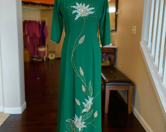 Vietnamese Ao Dai Dress, Double Layers Chiffon, Hand-beading Details in Green, Custom Size and Colors | Áo Dài Trung Niên, May Theo Số Đo