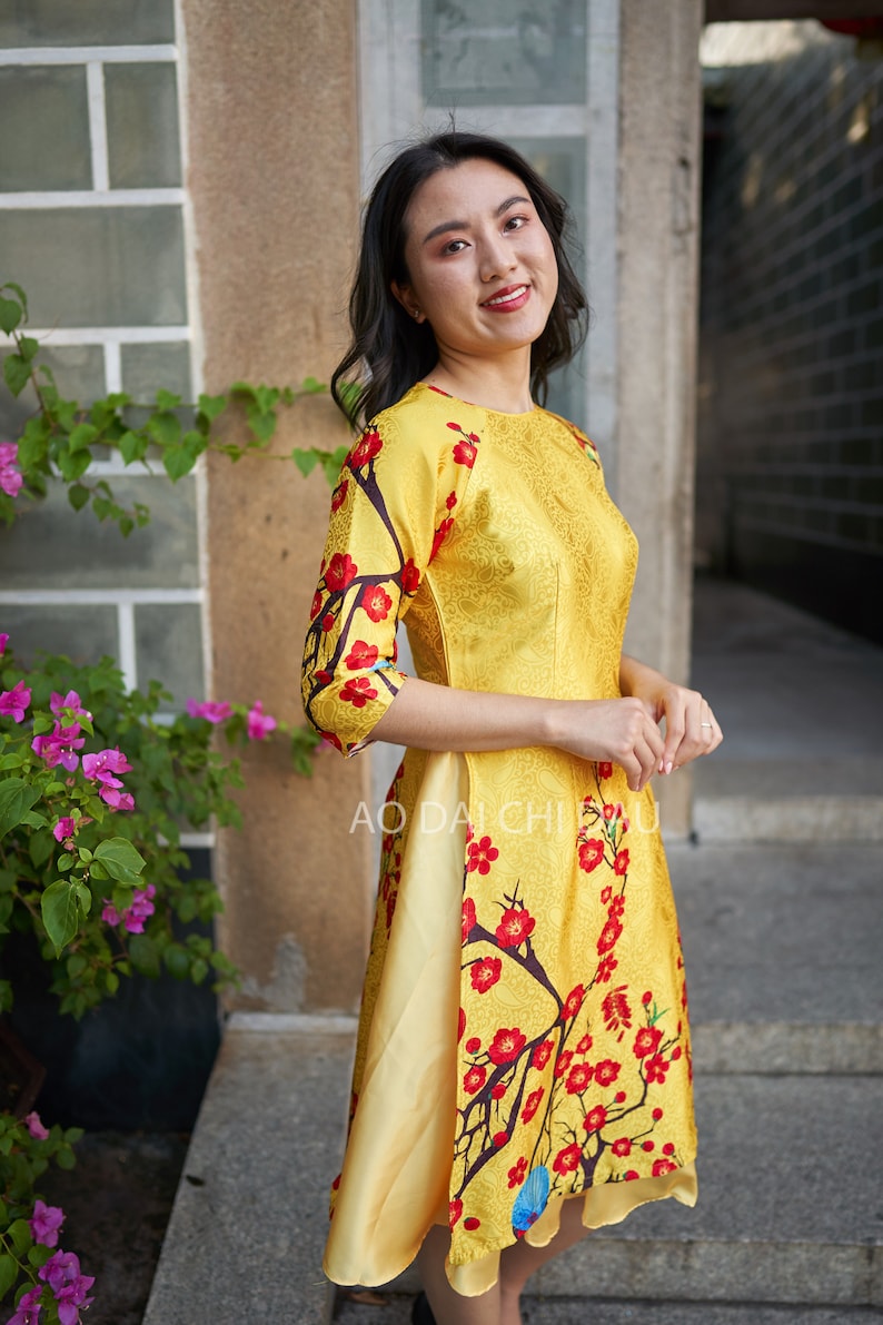 Pre-made Vietnamese Modernized Ao Dai in Yellow and Floral Details, with Assorted Choice of Skirt Colors Áo Dài Cách Tân Tết With skirt (yellow)