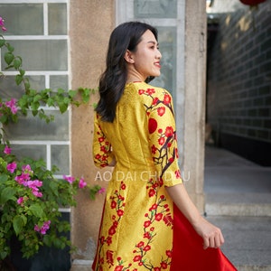 Pre-made Vietnamese Modernized Ao Dai in Yellow and Floral Details, with Assorted Choice of Skirt Colors Áo Dài Cách Tân Tết image 3