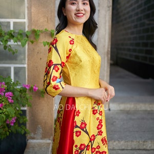 Pre-made Vietnamese Modernized Ao Dai in Yellow and Floral Details, with Assorted Choice of Skirt Colors Áo Dài Cách Tân Tết With skirt (red)