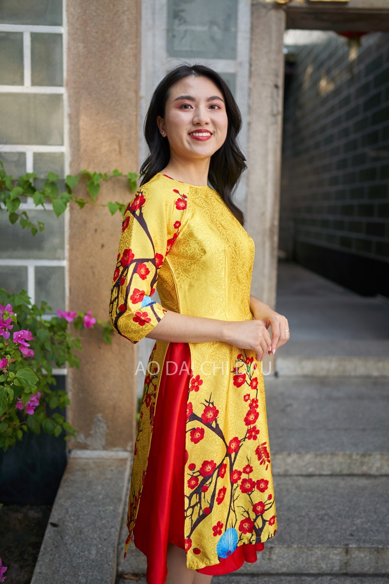 Pre-made Vietnamese Modernized Ao Dai in Yellow and Floral Details, with Assorted Choice of Skirt Colors Áo Dài Cách Tân Tết With skirt (red)