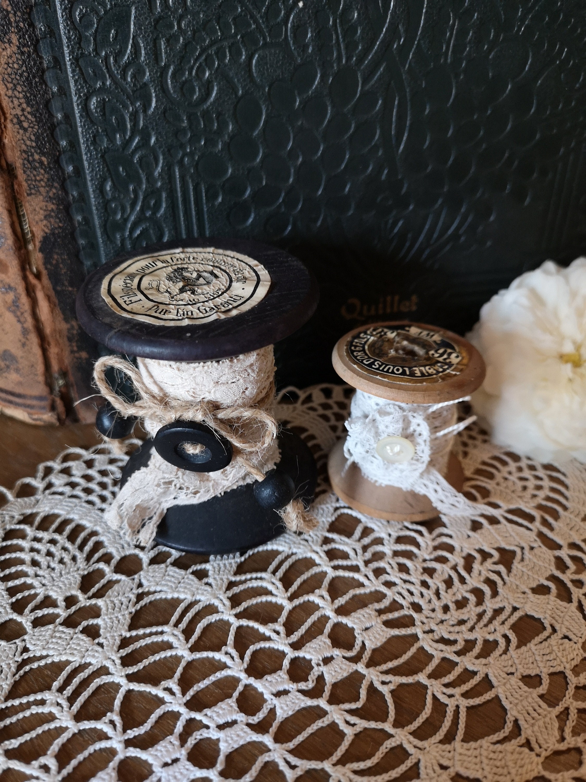 Bobines de Bois et Dentelle Ancienne Style Shabby