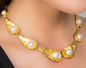 Designer pearl necklace Conchi goldsmiths handcrafted gold, eye-catcher for the style-conscious woman