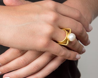 Women's pearl ring gold, handcrafted, top gift for your loved one, eye-catcher