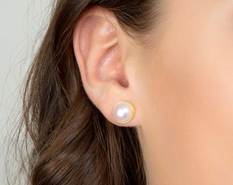 Pearl stud earrings gold, always suitable, 925 silver 18kt gold plated, top gift idea for girlfriend basic piece of jewelry