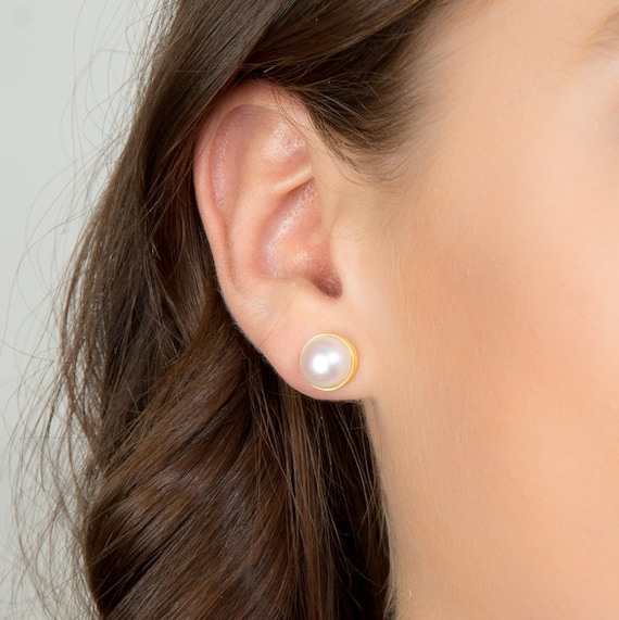 Pearl earrings tops discount