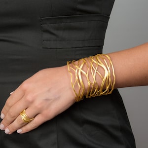 Bangle handmade gold extravagant jewelry for wedding, top eye-catcher gift idea 925 silver with high-quality 18kt gold plating refined