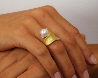 Designer pearl ring gold, white cultured pearl 925 silver 18kt gold-plated, top goldsmith&#39;s work handmade, gift for birthday