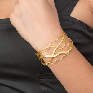Wavy bangle gold handmade goldsmith design jewelry gift for your loved one, best seller 925 silver 18kt gold-plated or rhodium-plated