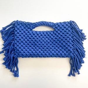 Embrague de macramé, bolso de flecos de macramé, bolso de flecos, bolso de flecos hecho a mano, bolso hecho a mano, bolso reversible, bolso azul