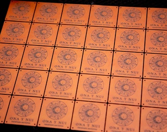 Etiquetas de costura personalizadas de 4x4cm (1,6"x1,6"). Alcantara Tejer etiquetas y etiquetas de productos.