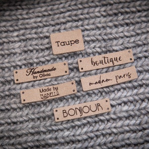 Etichette personalizzate da cucire. Bellissime etichette vegane personalizzate per maglieria, etichette per prodotti, pelle alcantara.