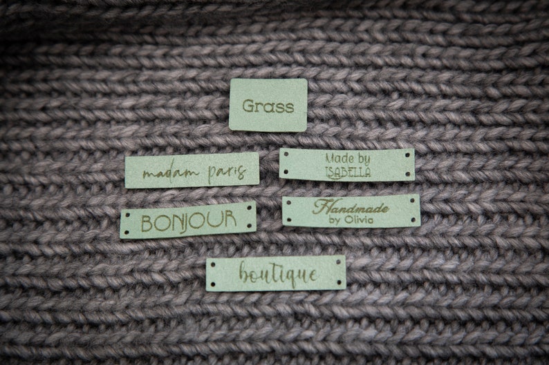 Etiquettes à coudre personnalisées. Belles étiquettes à tricoter végétaliennes personnalisées, étiquettes de produit, cuir alcantara. image 4