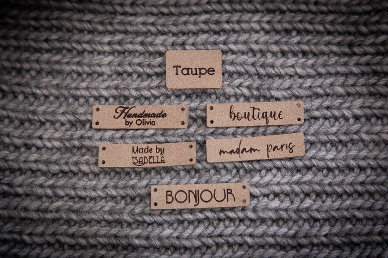 Etiquettes à coudre personnalisées. Belles étiquettes à tricoter végétaliennes personnalisées, étiquettes de produit, cuir alcantara. image 9