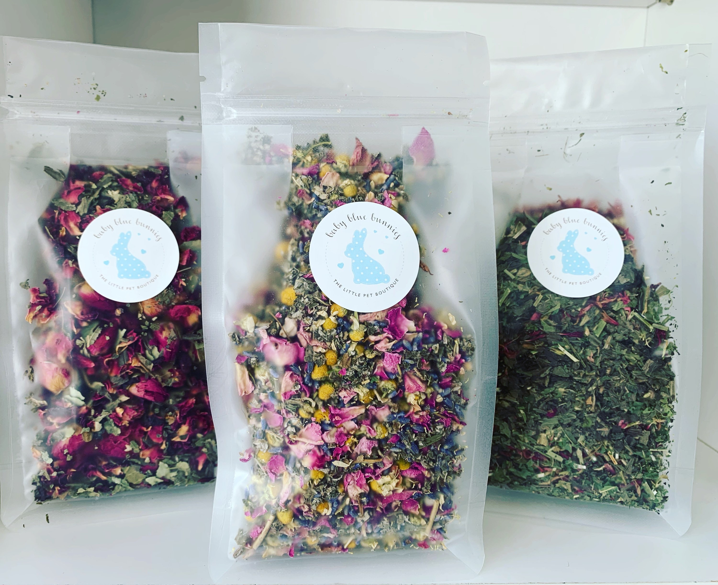 Chamomile Kiss Floral Forage, Healthy Treats for Rabbits & Guinea Pigs