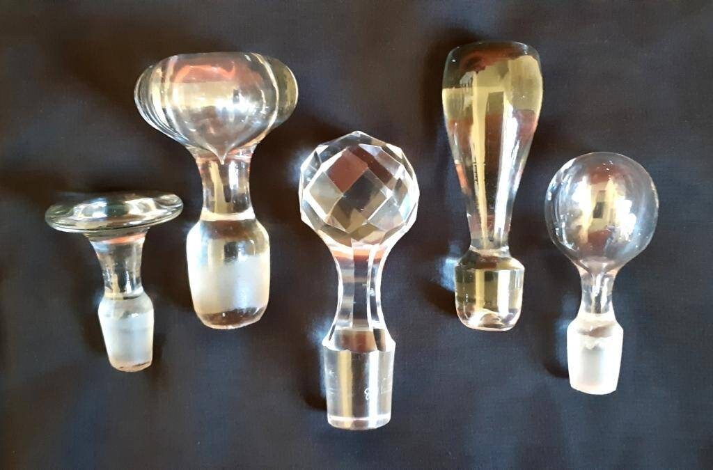 Lot de 5 Anciens Bouchons Carafe