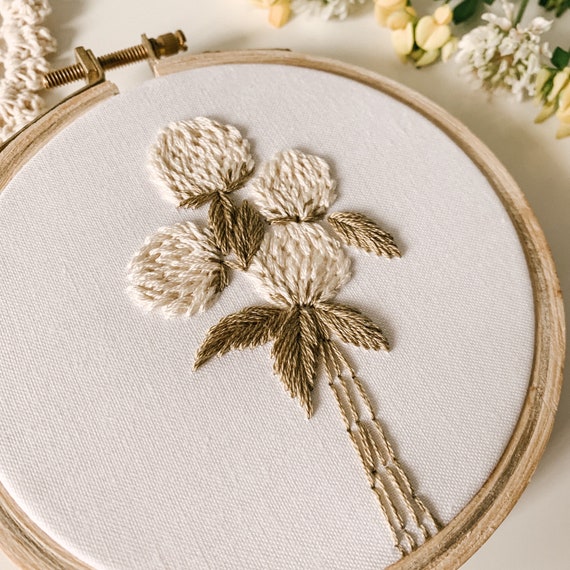 ホワイトクローバーの初心者向け刺繍パターン | ワイルド