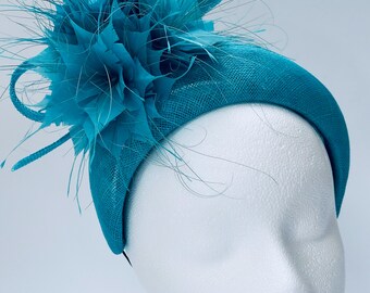 Chapéu Fascinator Sinamay Turquesa: Faixa de Cabelo para Chá com Flores e Penas