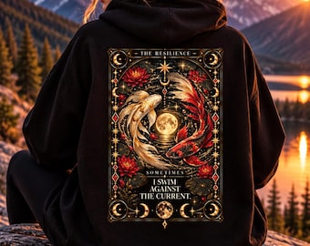 Sudadera con capucha y tarot de peces koi celestiales: Luna de resiliencia, loto, oro antiguo (talla unisex extragrande)