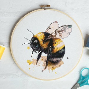 Bumblebee #P1499 Embroidery Cross Stitch Pattern Download | Stitching | Cross Stitch Designs | Stitch Design | Cross Designs