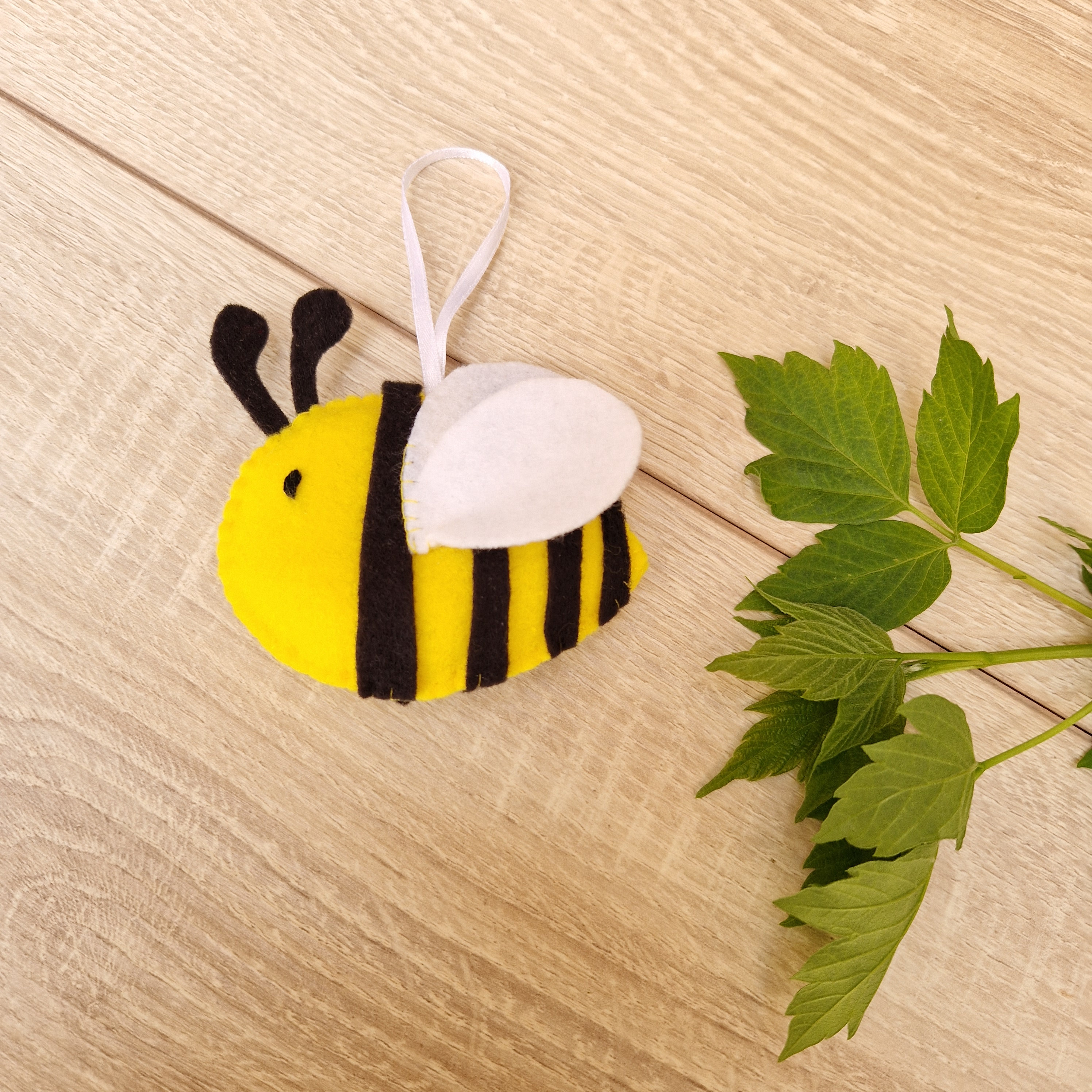 蜂の飾りフェルト - Etsy 日本