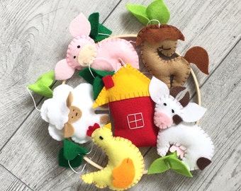 Hanging felt animals baby mobile