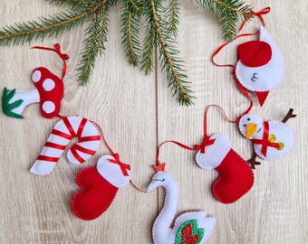 チャーム刺繍リングフェルトクリスマスサンタ[専用　こり様　 ＊仕上げ前] チャーム刺繍リングフェルトクリスマスサンタ[専用 こり様 ＊仕上げ前]