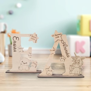 Letra inicial de madera. decoración personalizada con nombre, fecha de nacimiento, hora, altura y peso. regalo ideal para nacimiento, bautismo