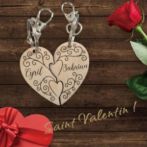 Customizable couple key ring. Valentine&#39;s Day gift idea. Heart-shaped key ring that can be engraved with the lovers&#39; names.