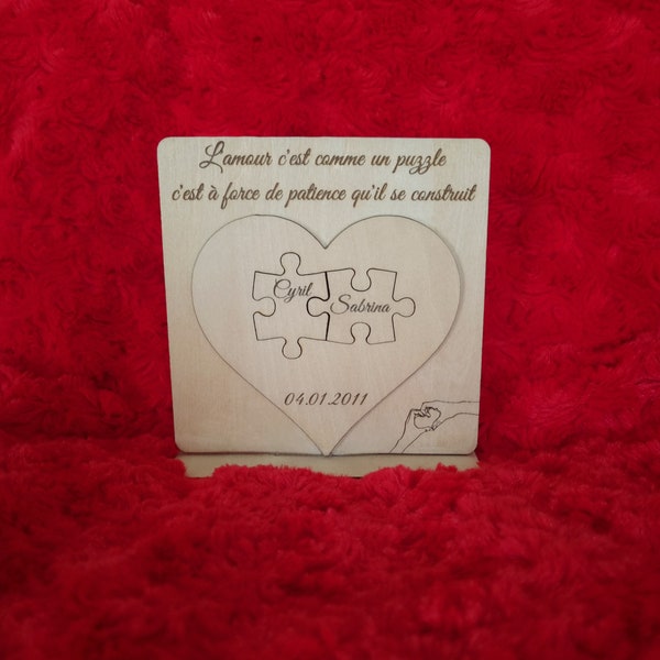 Puzzle d'amour personnalisable en forme de coeur. Cadeau parfait pour les couples. Idée cadeau pour la Saint Valentin ou tout événement.