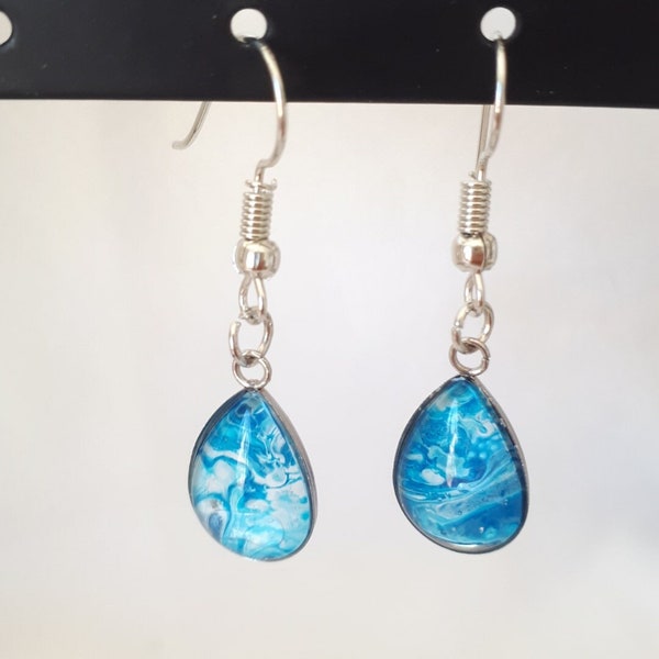 Boucles d'oreilles bleues gouttes- sur commande -