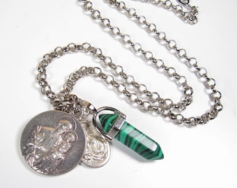Handgemaakte Vintage religieuze charme cluster verzilverde medailles Malachiet punt