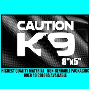 Pode incluir: Texto branco sobre fundo preto que diz "CAUTION K9" com as dimensões "20 x 13 cm". O texto "HIGHEST QUALITY MATERIAL NON-BENDABLE PACKAGING OVER 40 COLORS AVAILABLE" também está presente.