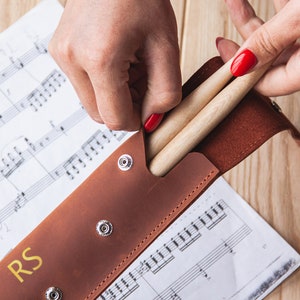 Gepersonaliseerde leren drumsticktas, drumstickhouder, drumstickcase, custom drumsticktas, drummercadeaus voor mannen