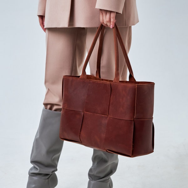 Handmade leather woven bag, Fashion shoulder bag, Woven handbag for women, Custom woven bag, Stylish tote bag, Leather shoulder bag women