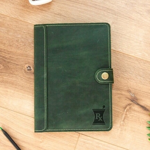 Capa de caderno gravada, capa de diário de couro personalizada, caderno de farmacêutico, presente de farmacêutico, diário de couro recarregável A5, planejador de couro