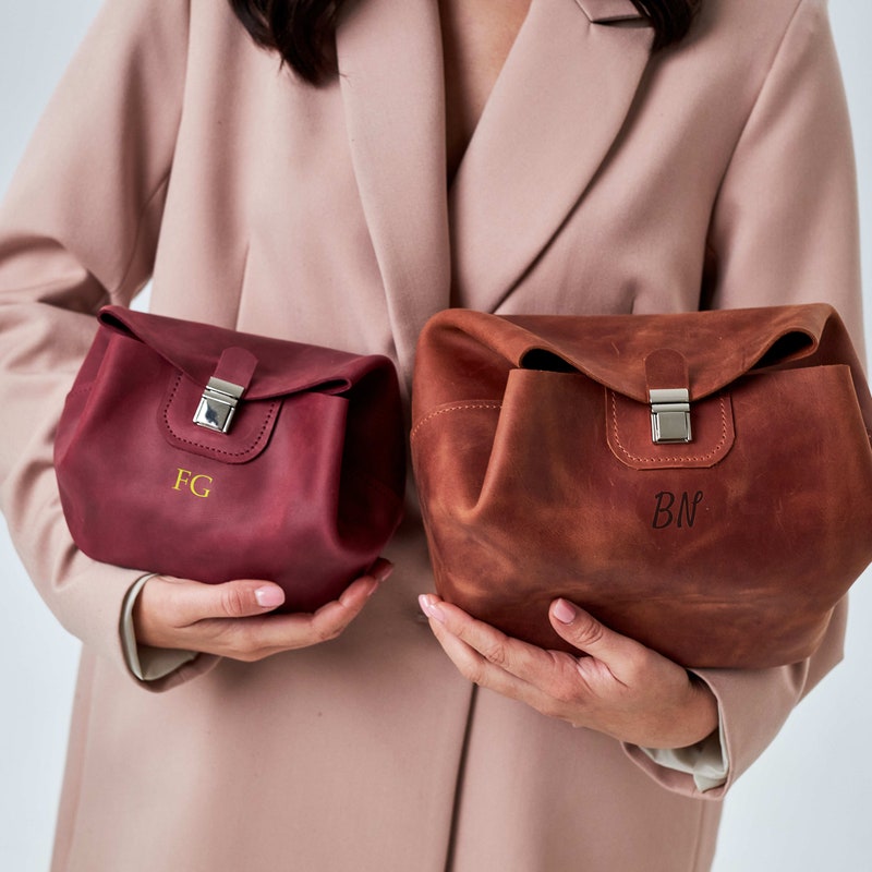Leather Make up Bag Personalized, Large Cosmetic Bag, Leather Makeup Pouch, Leather Toiletry Bag Women, Travel Cosmetic Bag, Large Toiletry Bag