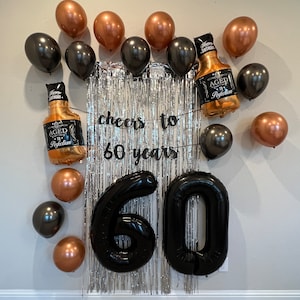 ¡Salud por los 60 años! Set de decoración de cumpleaños con globo de whisky. Globos gigantes de 60 cumpleaños. Decoraciones para el 60 cumpleaños. Globo negro de 40 pulgadas.
