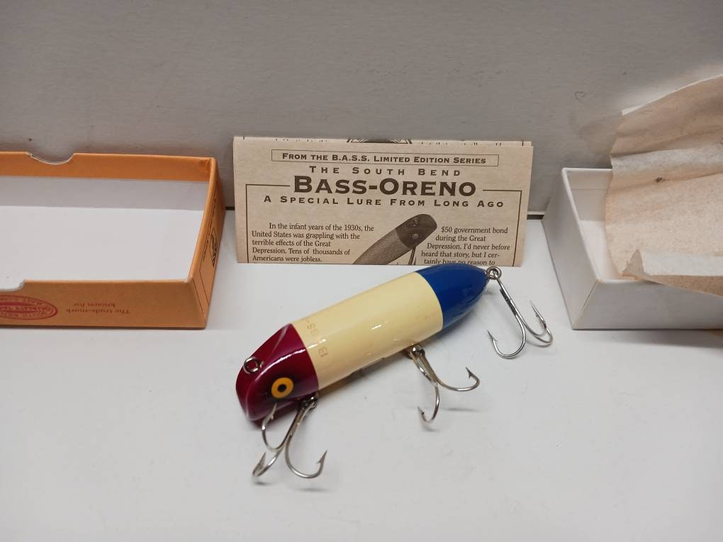 Vintage bass oreno lure from south bend bait company made for b.a.s.s  collecter series size 4 from 2000 new.
