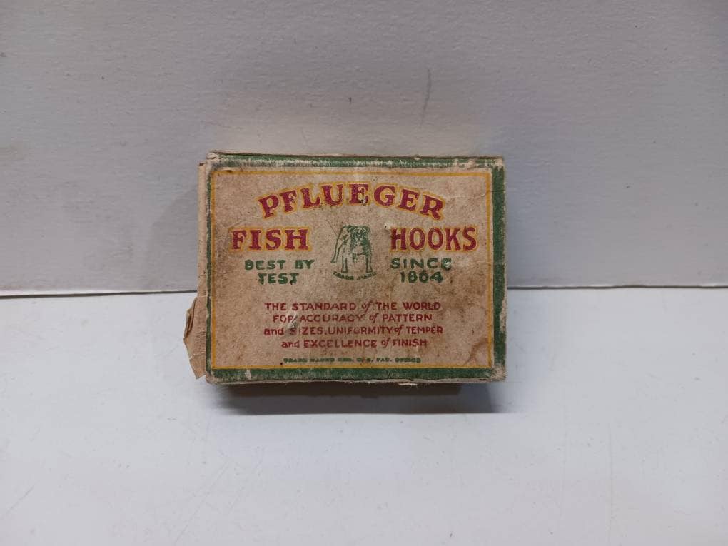 Pflueger Vintage Box of Fish Hooks 100 Size 1/0 Hooks With Bronze Finish  1950s 1960s. 