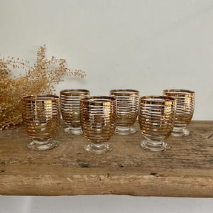 6 starych, złotych kieliszków do shotów