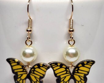 Butterfly Pearl Earrings, Dangle Earrings, Spring Jewelry, Butterfly Jewelry, Butterfly Dangle Earrings, butterfly Charm Jewelry