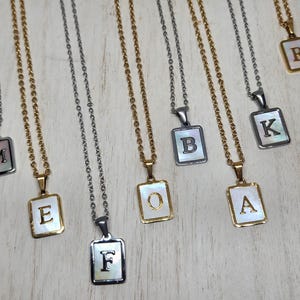 Collar con inicial de concha, joyería de acero inoxidable, colgante con letra, joyería con inicial