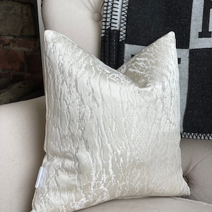 Luxury Cream Ivory White Opal Marble Crackle High Quality Modern Handmade Cushion Cover