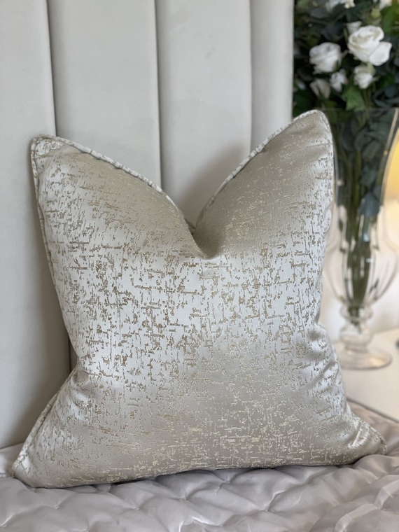 Metallic cushion covers 2025